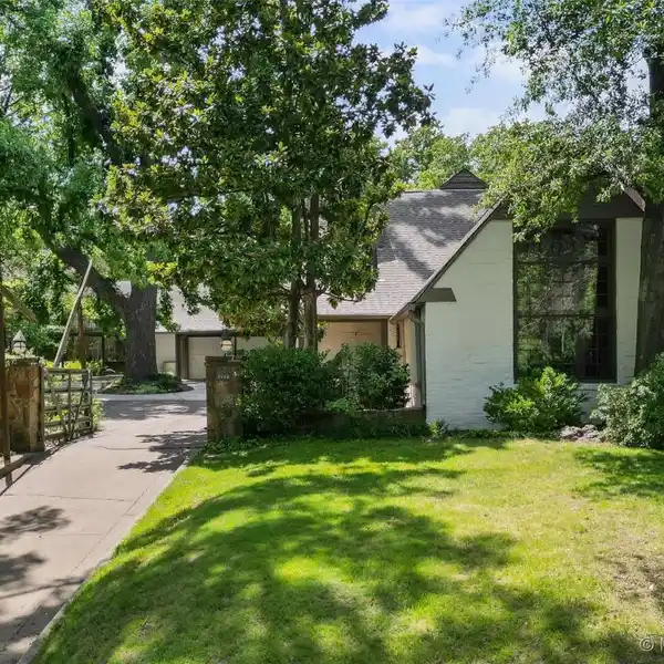 HISTORICAL HOME IN TERWILLEGER HEIGHTS