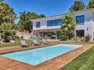 Renovated Villa in Privileged Location