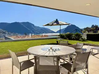 Lake View Apartment with Private Garden