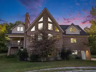 Peaceful Country Living with Convenience