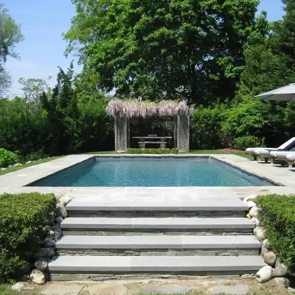 SHINGLED HAMPTONS HOUSE WITH MASTER SUITE & FIREPLACE