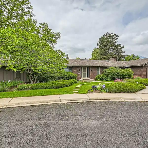 EXPANSIVE RANCH IN DESIRABLE FRASIER MEADOWS