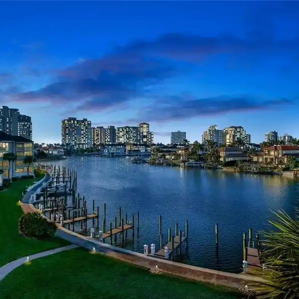 RENOVATED TOP-FLOOR CONDO IN PARK SHORE LANDINGS