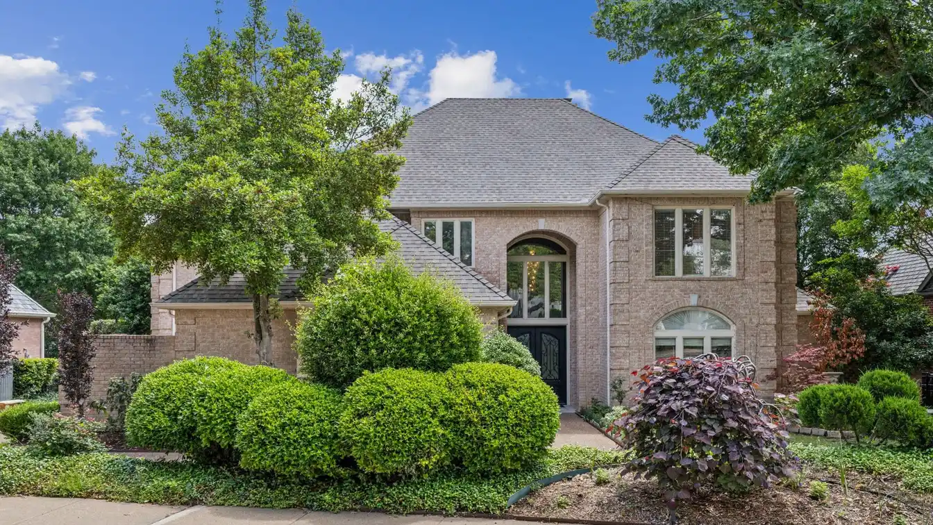 Lakeside Cul-de-sac Luxury in Guard-gated Oakdale