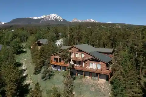 Wonderful Home Nestled in the Pines