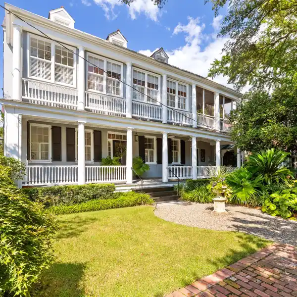 TIMELESS CHARACTER WITH MODERN COMFORTS