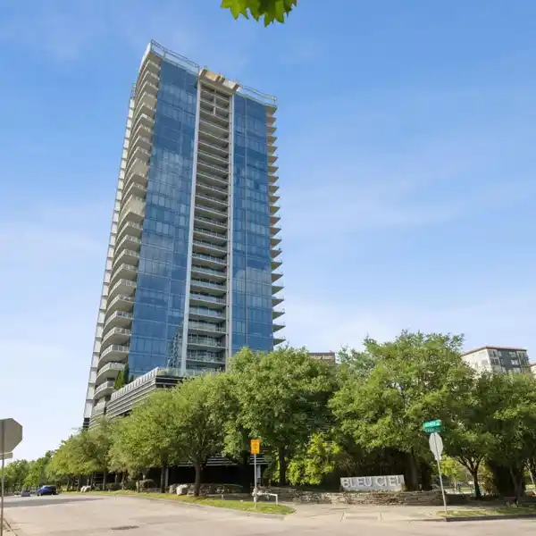 THE BEST OF MODERN HIGH-RISE LIVING