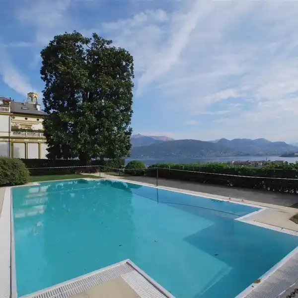 ELEGANT LUXURY APARTMENT IN A PRESTIGIOUS HISTORIC VILLA
