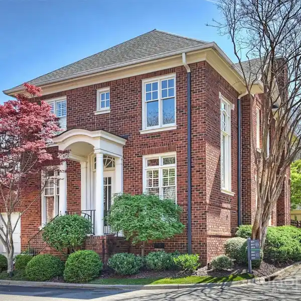 BEAUTIFULLY RENOVATED END-UNIT TOWNHOME