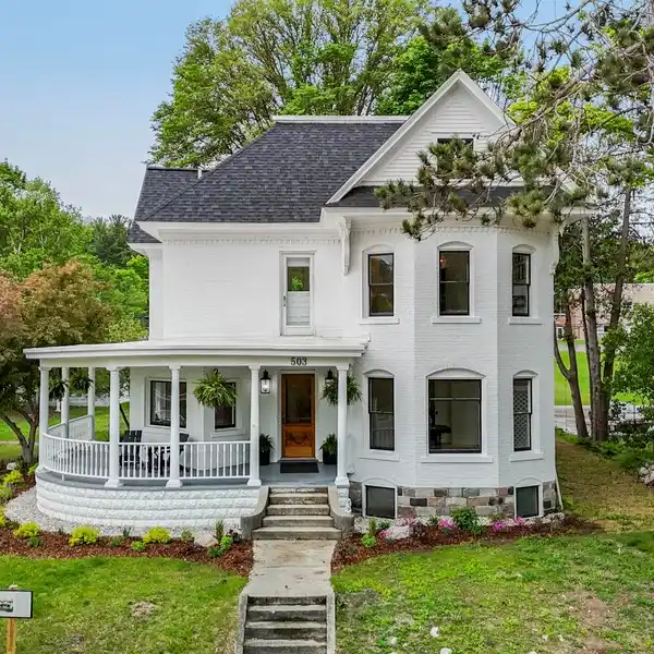 FULLY RENOVATED AND RESTORED 1905 VICTORIAN