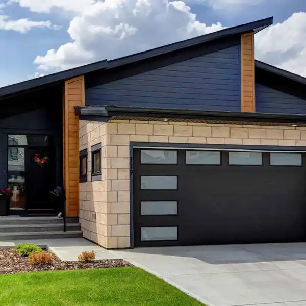 ARCHITECTURAL ELEGANCE IN PARKSIDE SERENITY