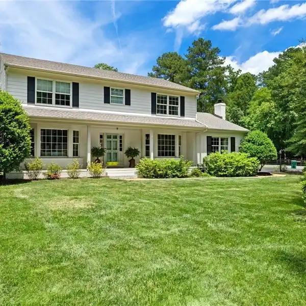 FINE CRAFTSMANSHIP WITH MODERN AMENITIES