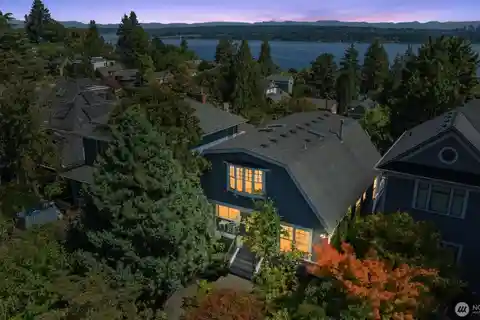 1911 Traditional Blending Old and New