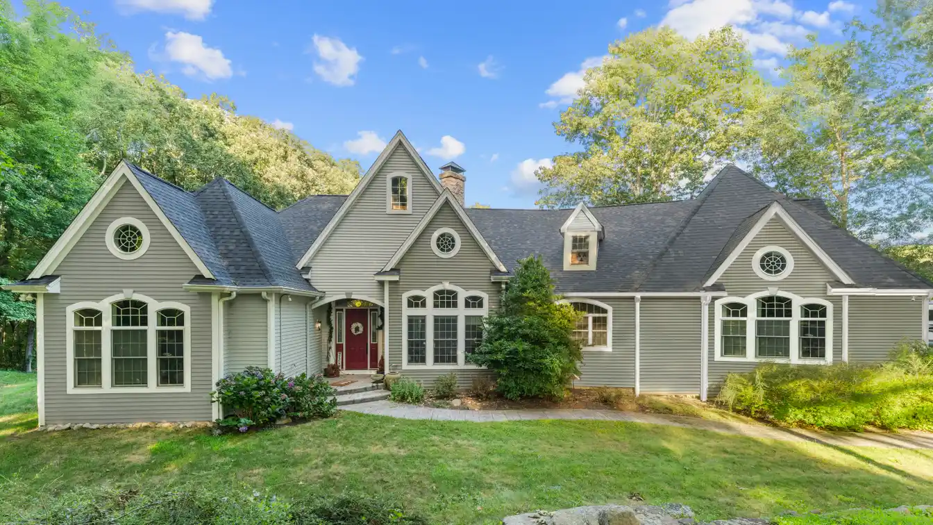 Contemporary Custom Home in a Desirable Neighborhood