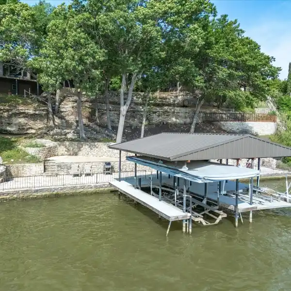 RARE PROPERTY ON LAKE GRANBURY