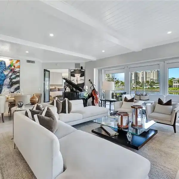EXCEPTIONAL LAKEFRONT HOME