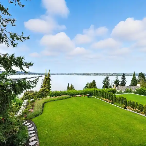 LAKE WASHINGTON LUXURY REDEFINED