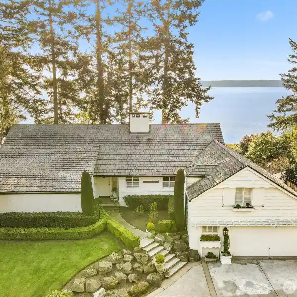 TIMELESS HOME ON HIGH BANK WATERFRONT