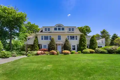 Classic Elegance Steps from Stamford Yacht Club