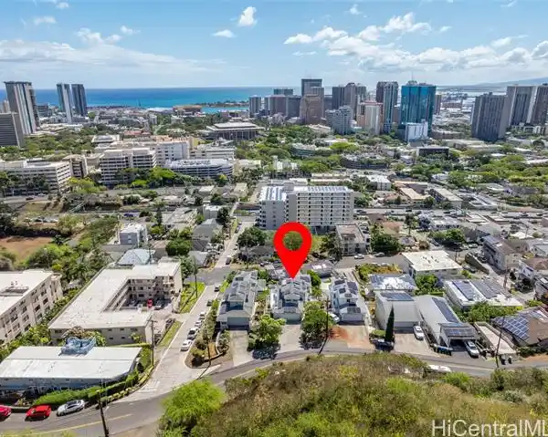 CENTRALLY LOCATED HOME WITH PANORAMIC CITY VIEWS