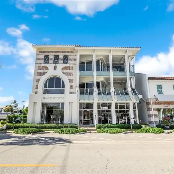 A GEM IN THE SOUGHT-AFTER 382 BUILDING