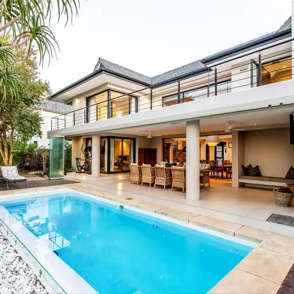 CONTEMPORARY LUXURY LIVING IN PEARL VALLEY GOLF ESTATE