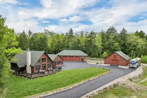 Horse Paradise with Mountain Views and Log Home