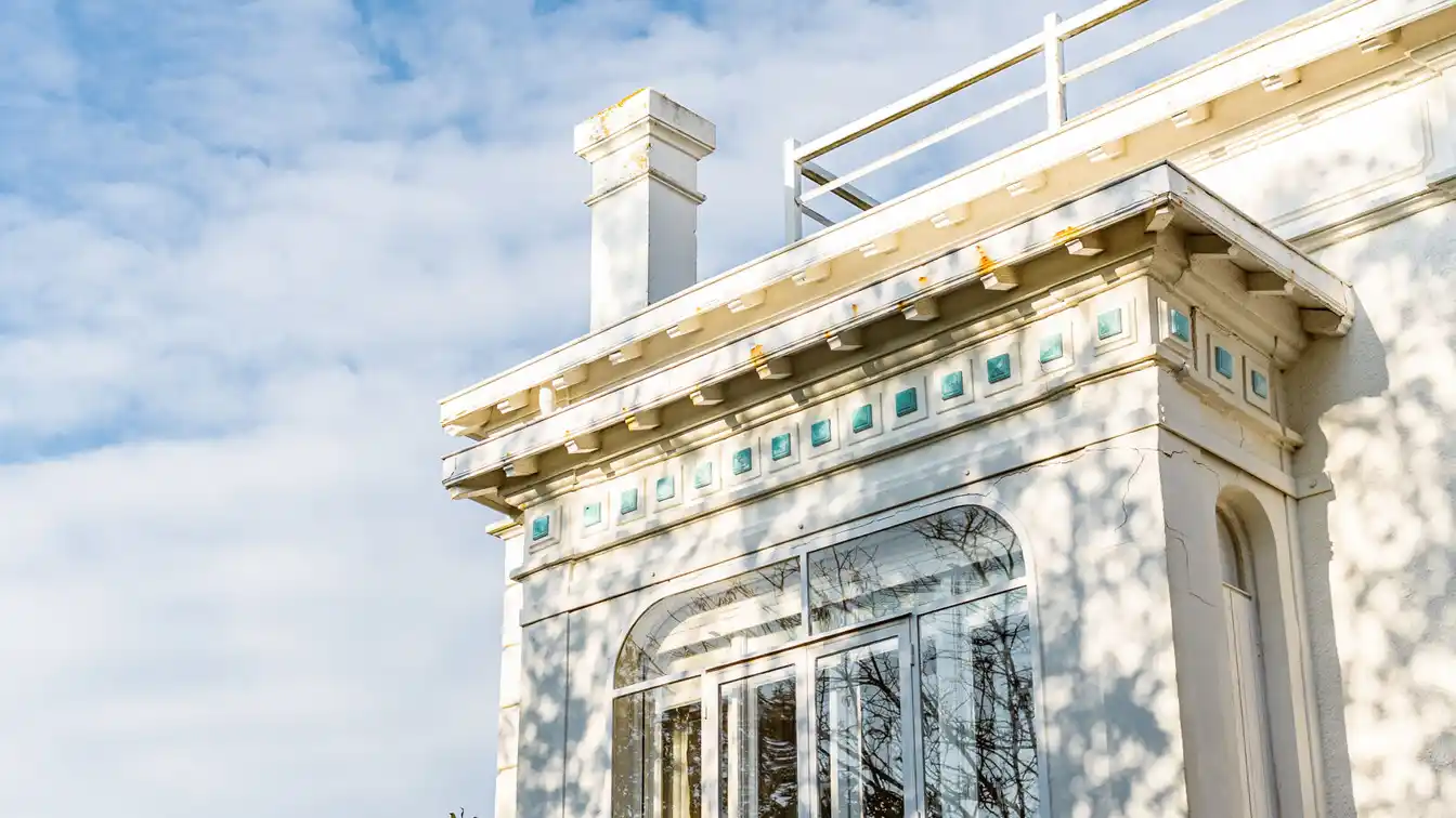 Bourgeois Villa in a Popular Residential Area