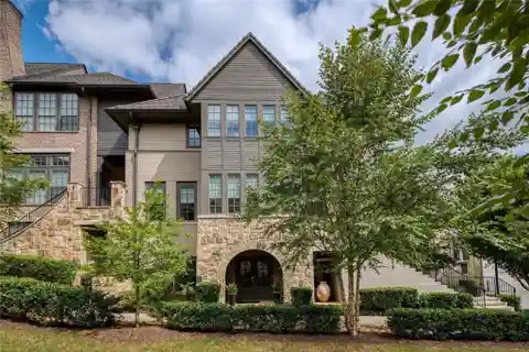 Luxury and Convenience in Ashton Woods