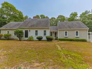 Peaceful Hilltop Cape Cod Retreat