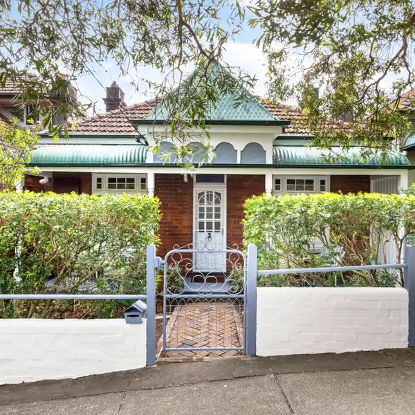 CAREFULLY UPDATED FEDERATION COTTAGE