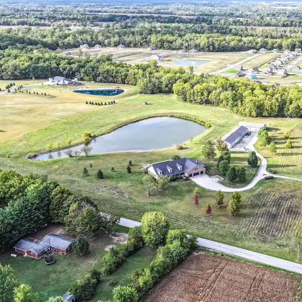 PRIVATE RANCH WITH LIBRARY, POND VIEWS, 3 GARAGES