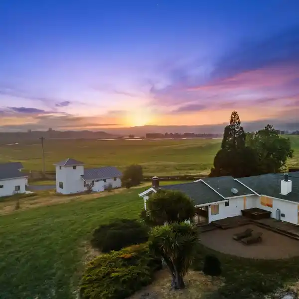 2.2-ACRE ESTATE RETREAT