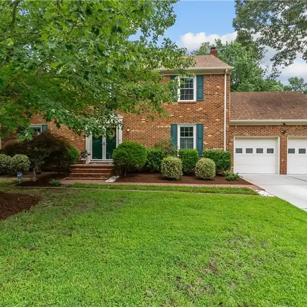 METICULOUSLY MAINTAINED AND SPACIOUS HOME