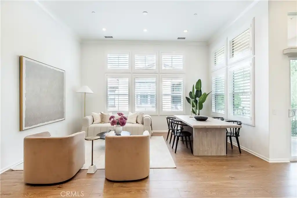 Modern Condominium in a Quiet Neighborhood