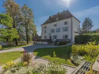 Early 19th Century Residence  with Outbuilding