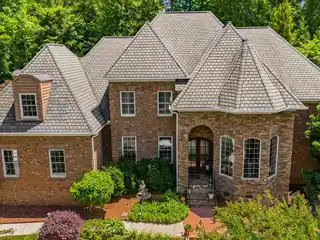 Extraordinary Executive Estate