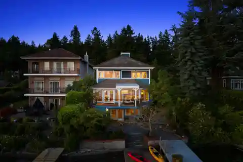 Lake Washington Waterfront Residence in an Arboretum-like Setting