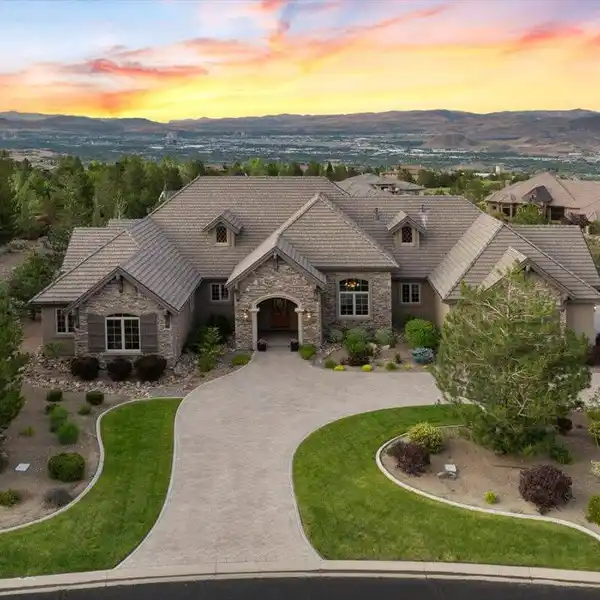 CUSTOM SHOWPIECE IN ARROWCREEK