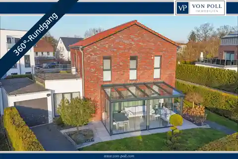 Luxurious Home in Quiet Yet Central Location