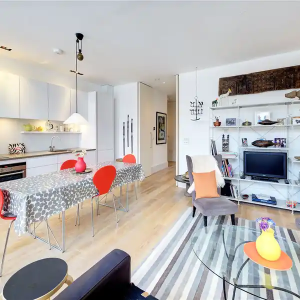 THOUGHFULLY DESIGNED THIRD FLOOR FLAT