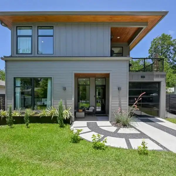 DESIGNER PERFECTION STEPS FROM BRENTWOOD HOTSPOTS