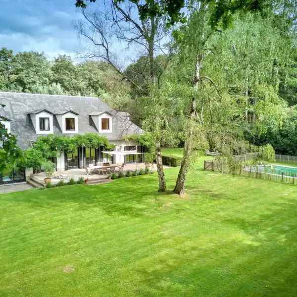 RENOVATED VILLA IN A PEACEFUL SETTING