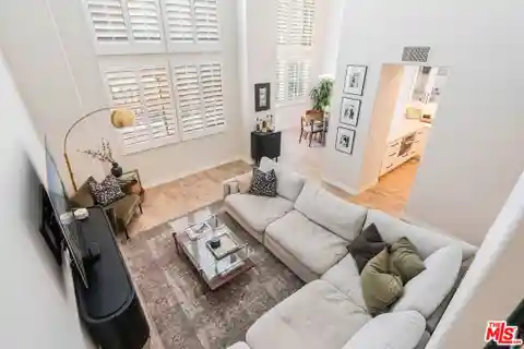 Beautifully Remodeled Top-Floor Penthouse