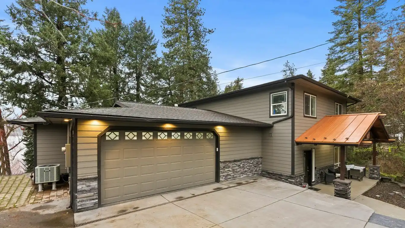 Year-round Lake Living Dream