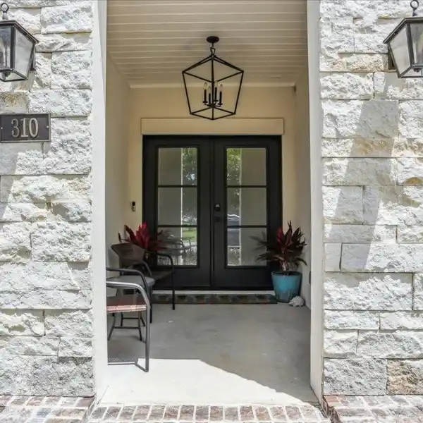 LUXE TOWNHOME LIVING IN DOWNTOWN PENSACOLA