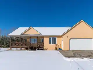 Beautiful Bungalow on 40 Scenic Acres