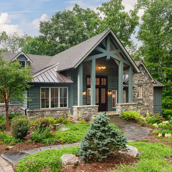 EXQUISITE RESIDENCE IN PINCHOT FOREST