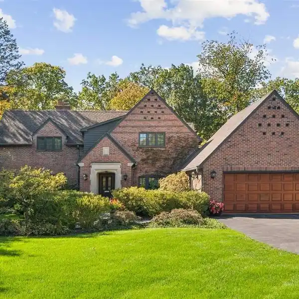 GRACIOUS BRAESIDE TUDOR