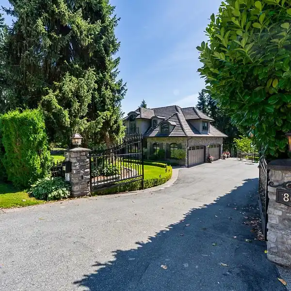 UNPARALLELED ARCHITECTURAL MASTERY